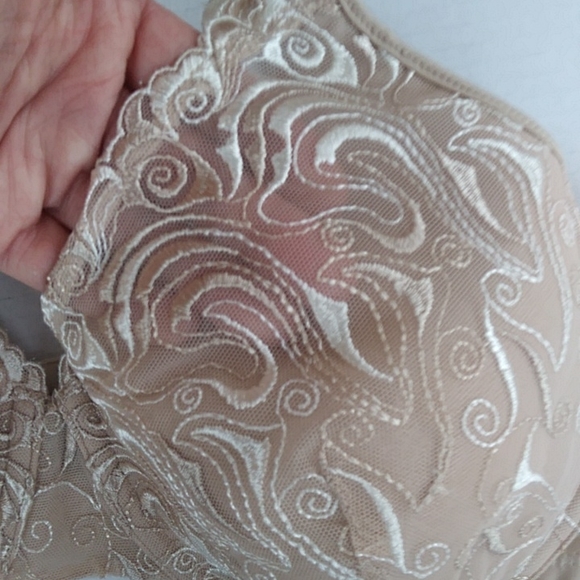 Playtex Secrets Side Smoothing Embroidered Underwire Bra 36DD Nude Tan - Picture 8 of 15